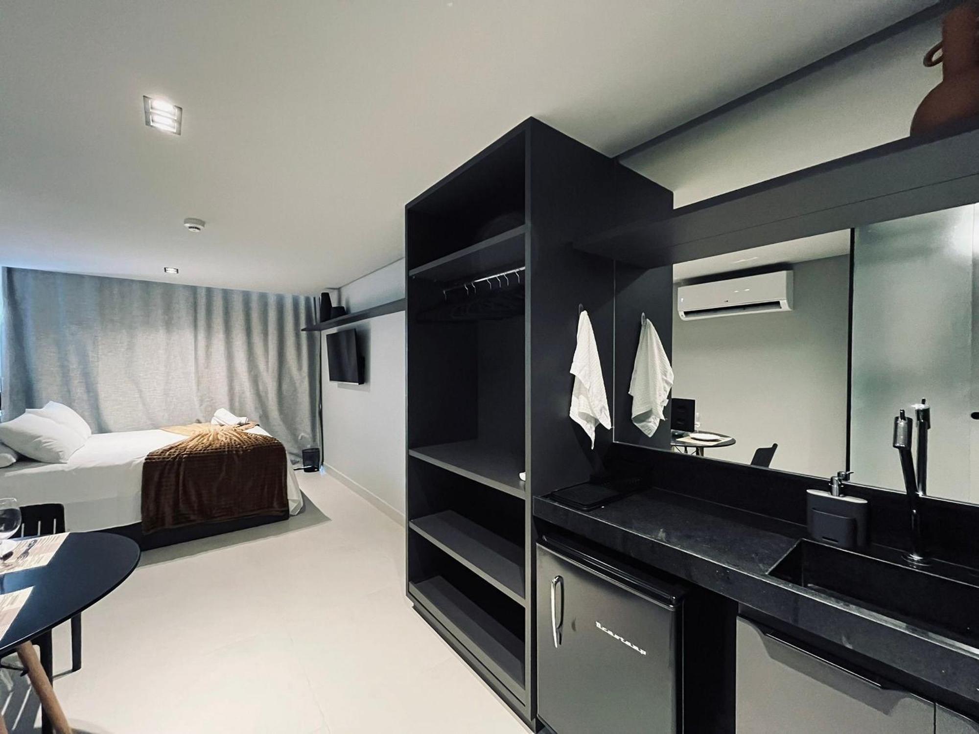 Apartamento Flat Pe Na Areia Disponivel. Ag 318. *